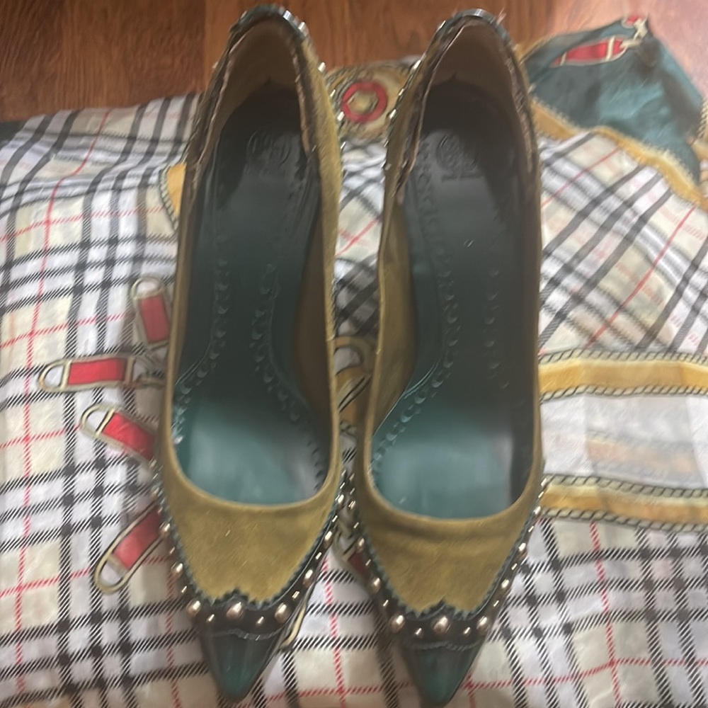 The brand is Tory Burch with a two toned green shade